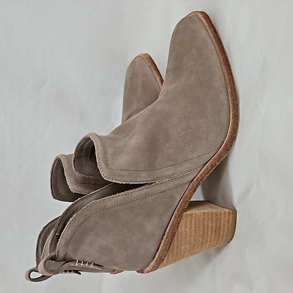 Jeffrey Campbell Rosee Bootie Suede Size 9.5 Gray Taupe - Picture 4 of 16